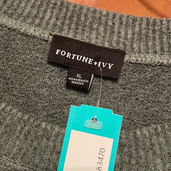 Pleated sleeve cuffs elevate this sweater to the next level! - Picture 2 of 4